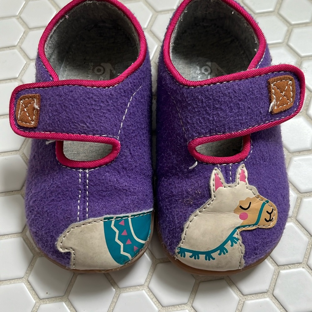 See Kai Run Cruz toddler slippers, size 7